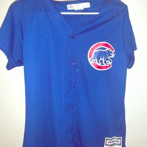 Cubs jersey and hat for women’s.